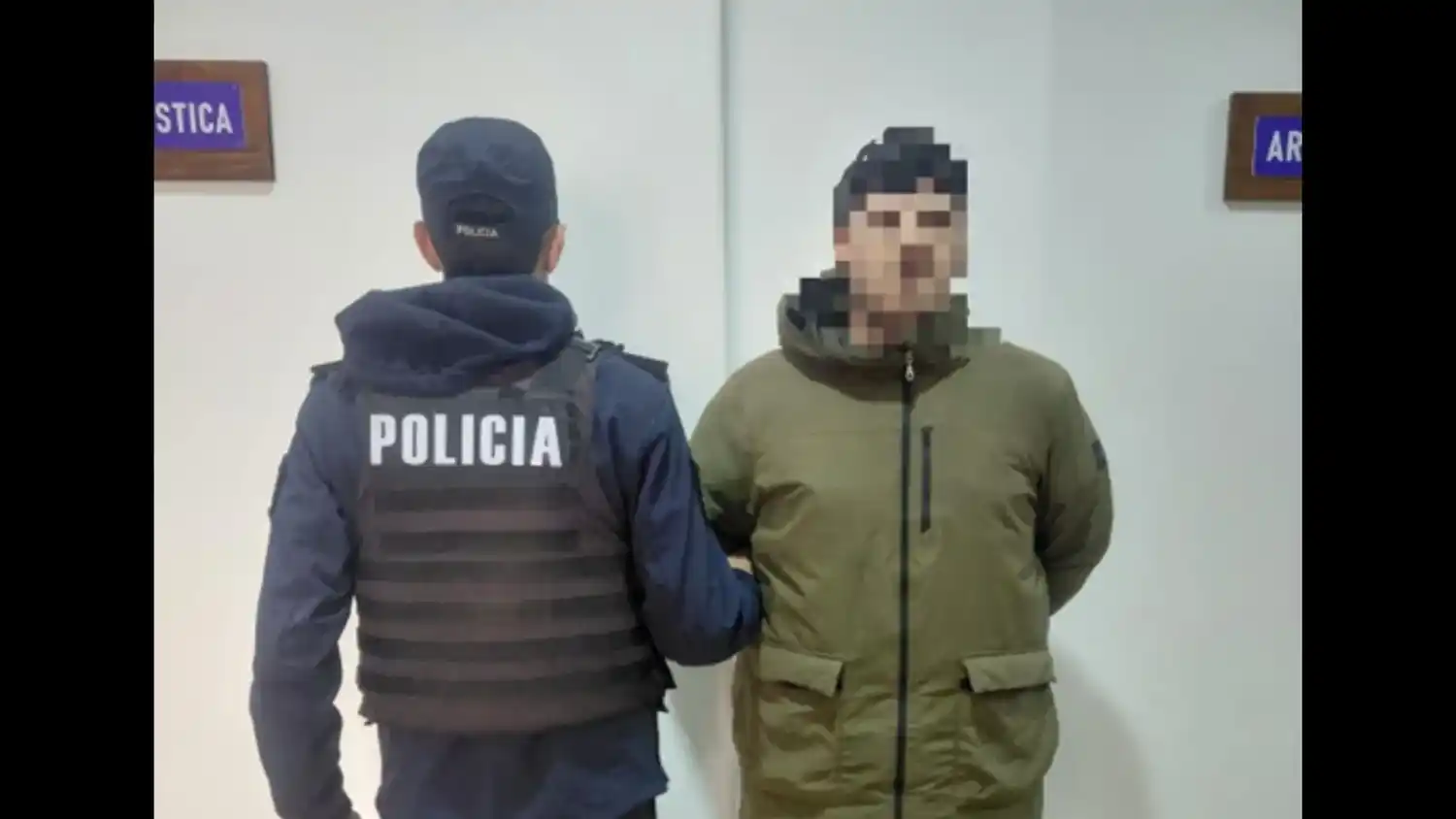 El joven terminó en la comisaría después de provocar destrozos en la casa de su madre.