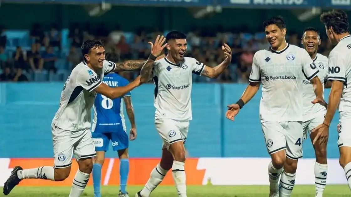 Independiente Rivadavia lidera con puntaje ideal