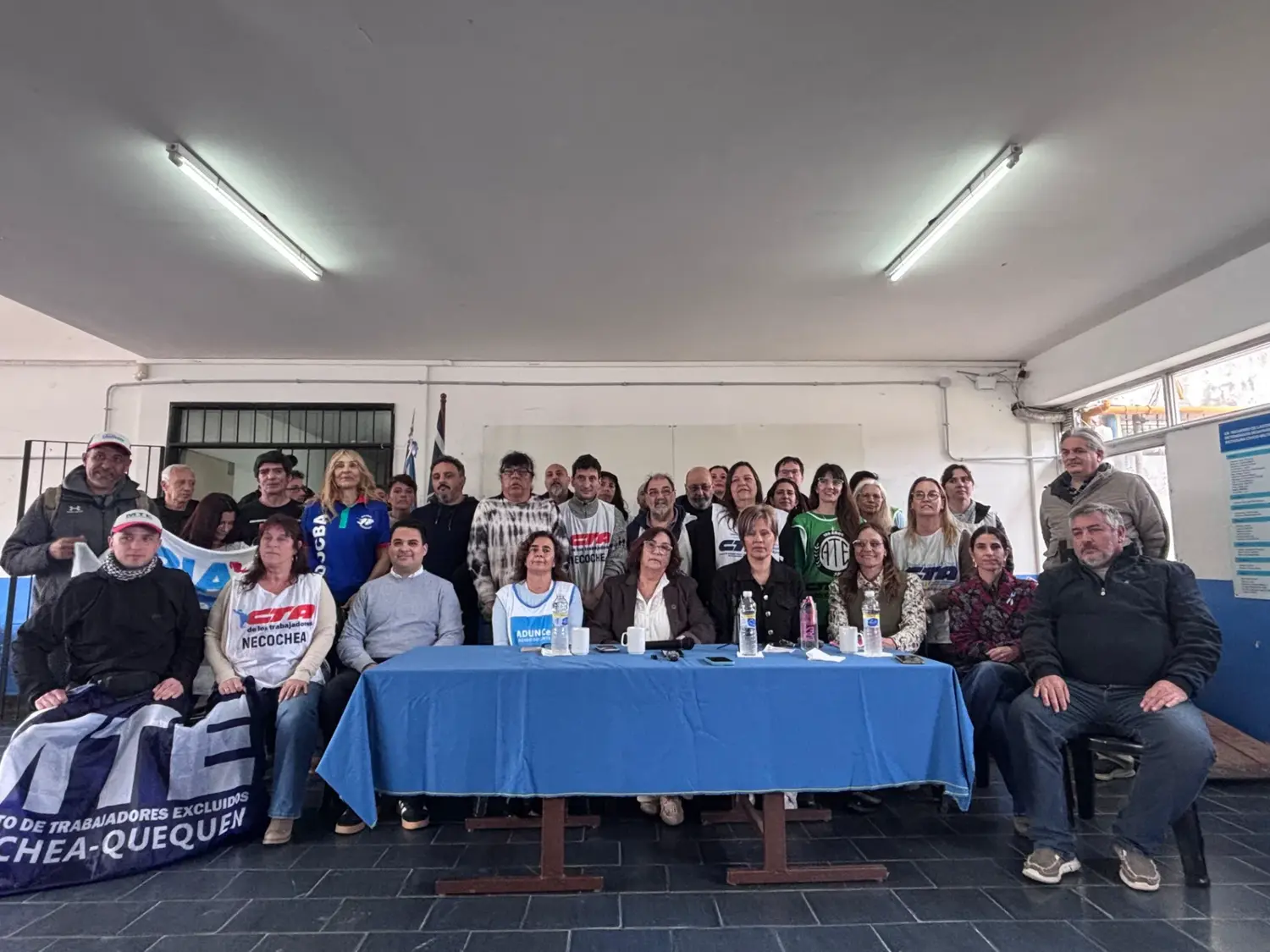 Autoridades y representantes de distintos sectores durante la conferencia de prensa