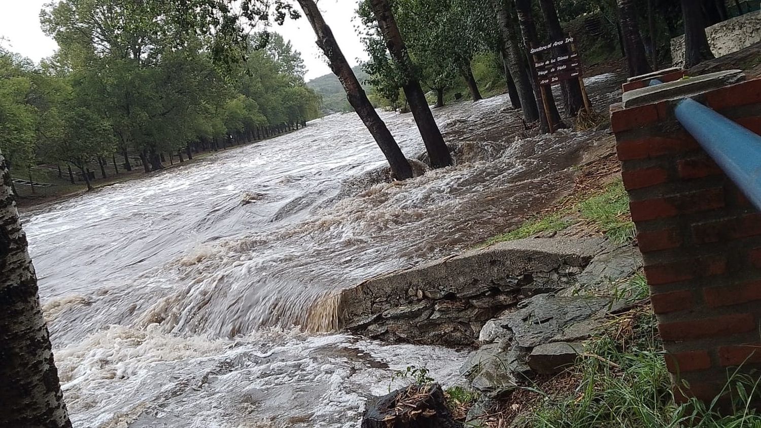 Las intensas lluvias en el sur cordobés dejan evacuados y daños materiales