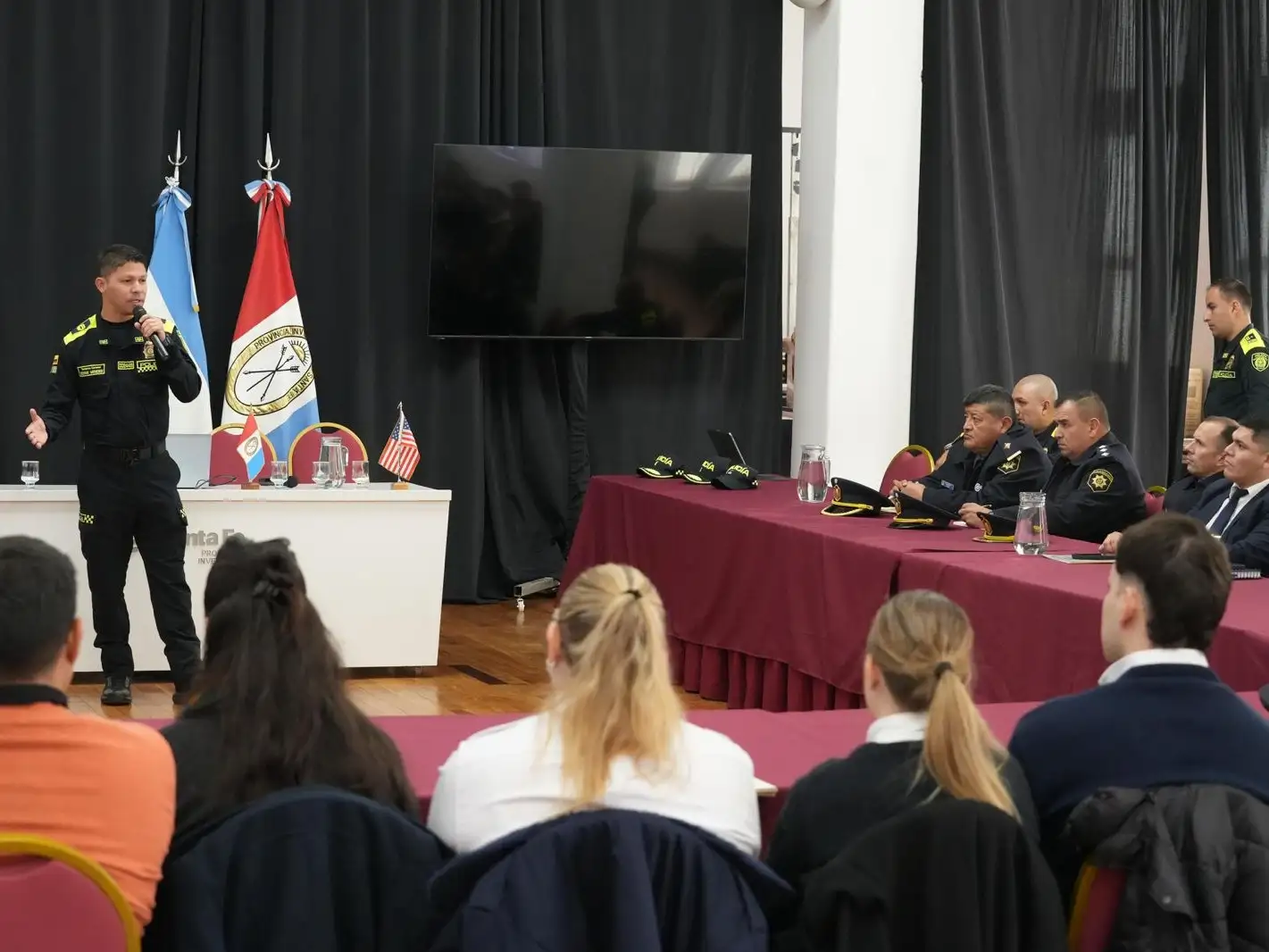 Profesionalizar a la policía de Santa Fe.