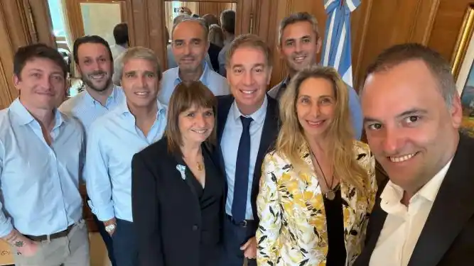 Mesa política.