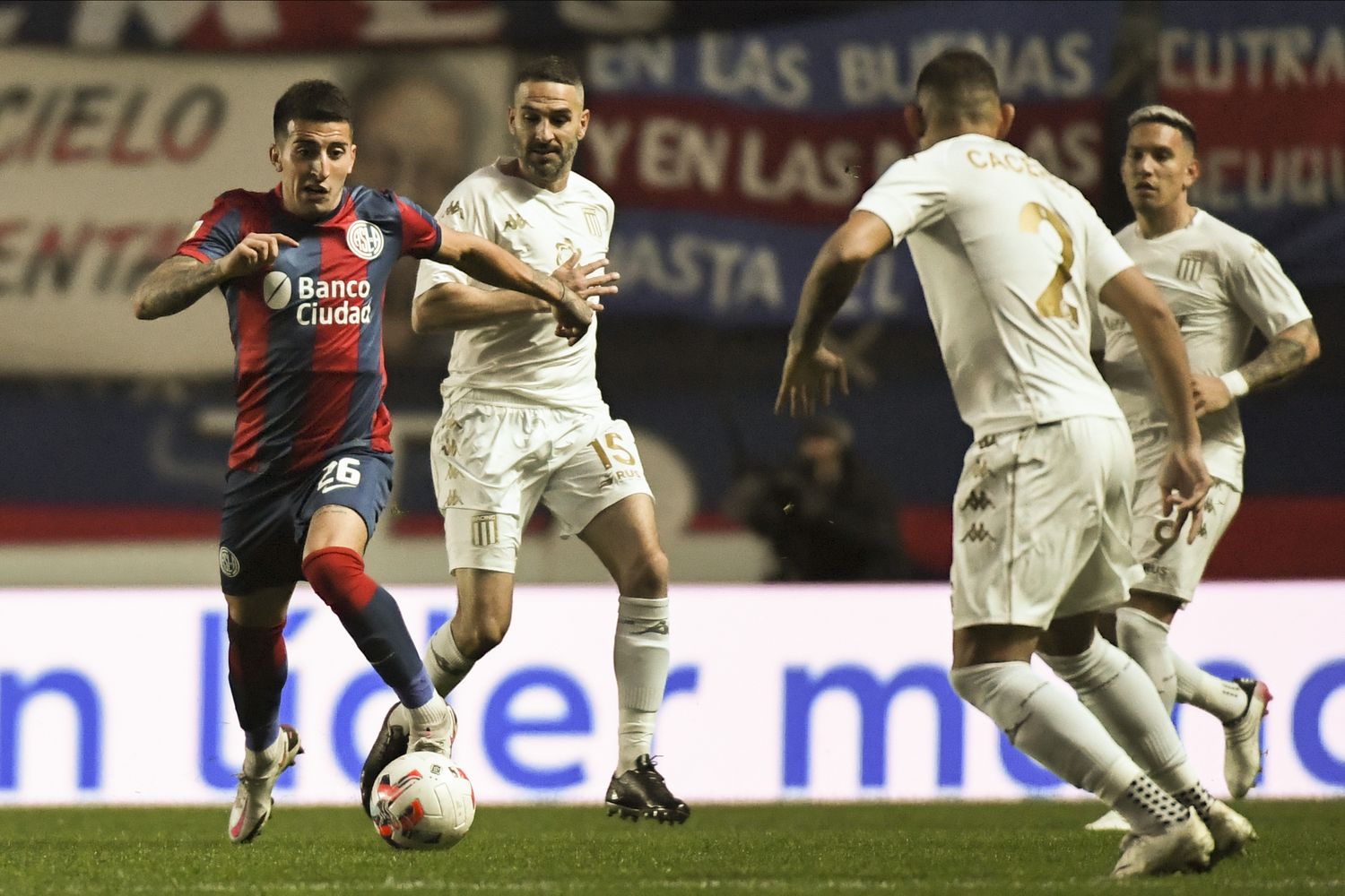 San Lorenzo lo tenía, pero Racing lo empató en el final