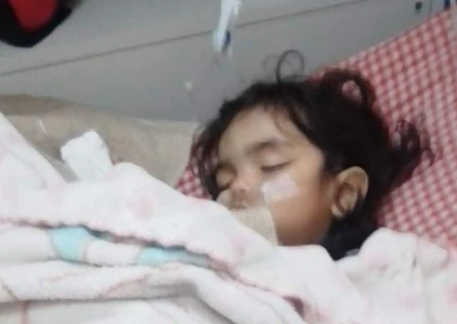 La bebé continúa internada en Terapia Intensiva.