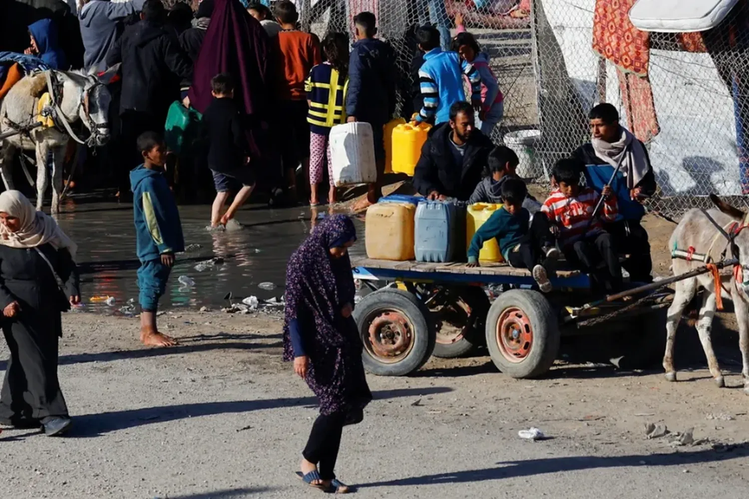 Drones israelíes atacaron un hospital en el sur de Gaza