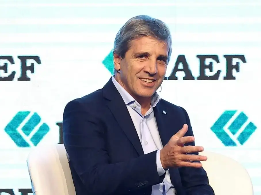 Caputo dijo que la suba de las tasas de interés son "transitorias". Crédito: Reuters.