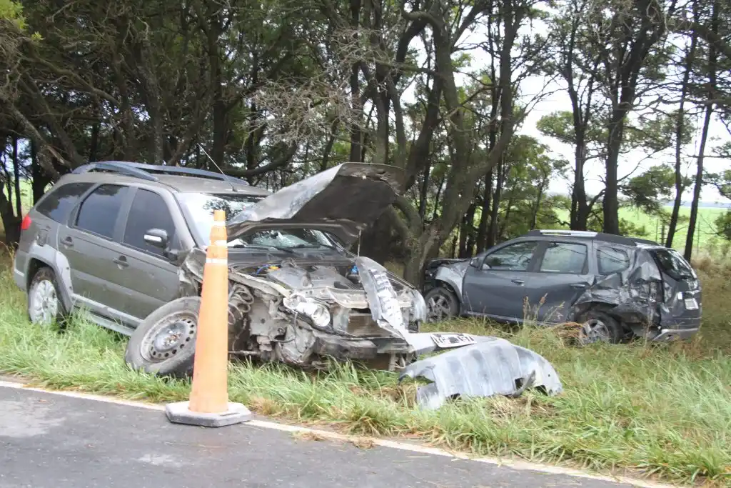 Así quedaron los vehículos tras el accidente (Fotos - Carolina Mulder)