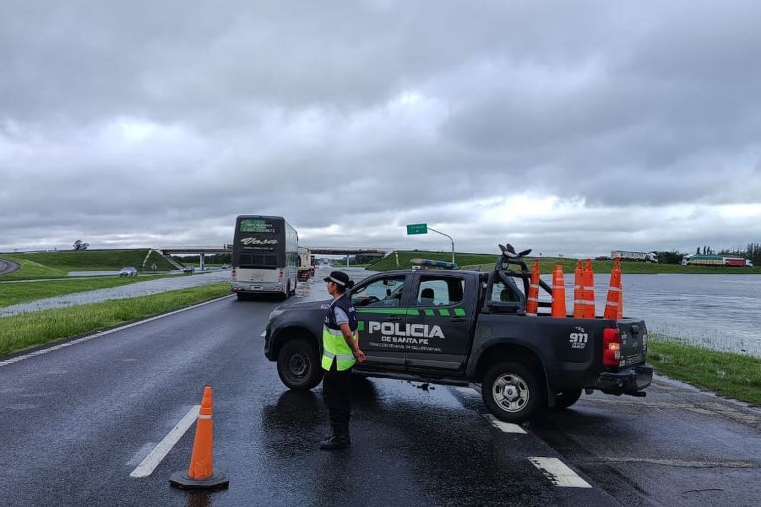 La Policía Vial realiza operativos en diferentes rutas de la provincia.