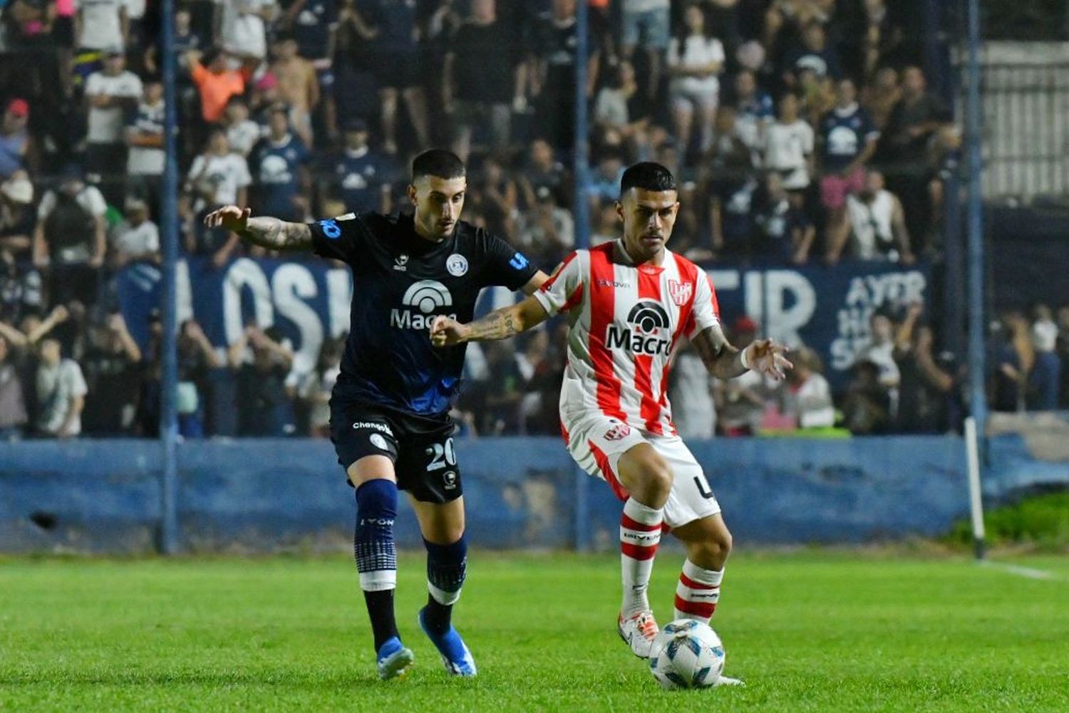 Instituto ganó y alcanzó a River en la punta de la zona A