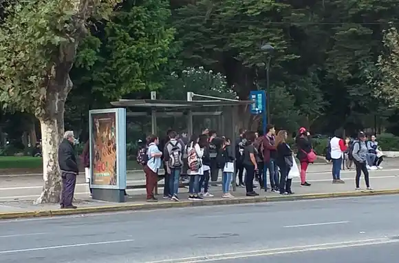 Buscan cederle la suba del boleto a Arroyo y evitar otro día de paro