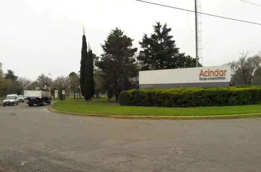 Acindar comunicó que suspenderán a 970 trabajadores de forma escalonada