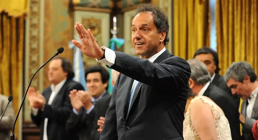 Scioli encabeza jornada con intendentes y 500 concejales bonaerenses
