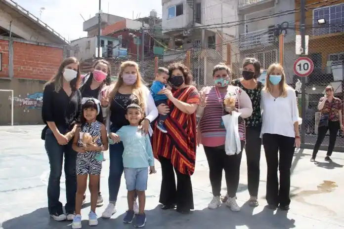Lanzan programa de entrega de alimentos saludables a personas beneficiarias de AE y AUH