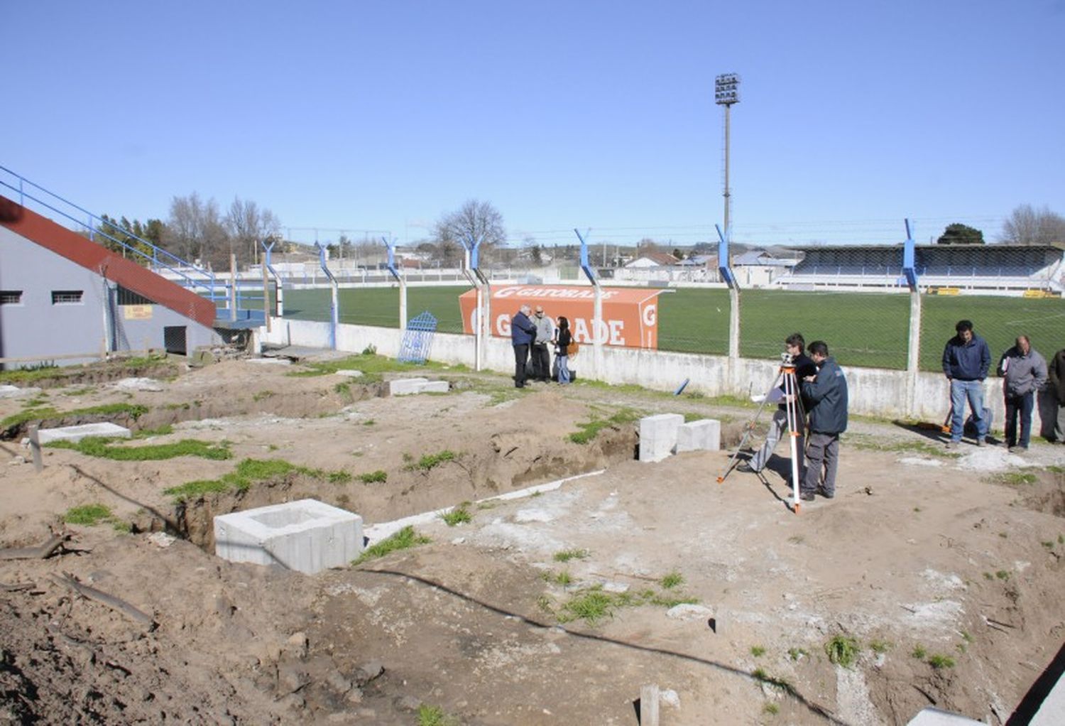 Después de cinco años de demora, terminarán de colocar las tribunas en el estadio municipal