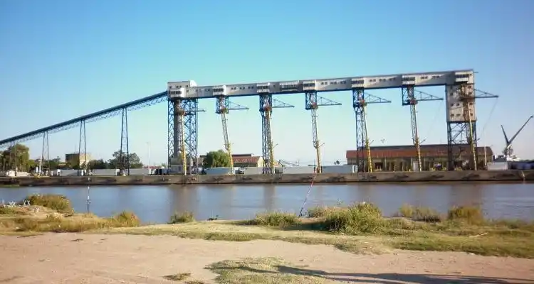 Arriba un nuevo buque al Puerto local