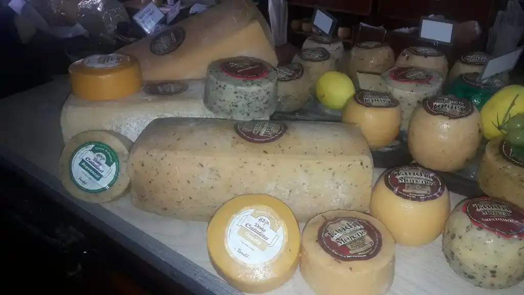 Robaron unos mil kilos de quesos de una fábrica de Azucena