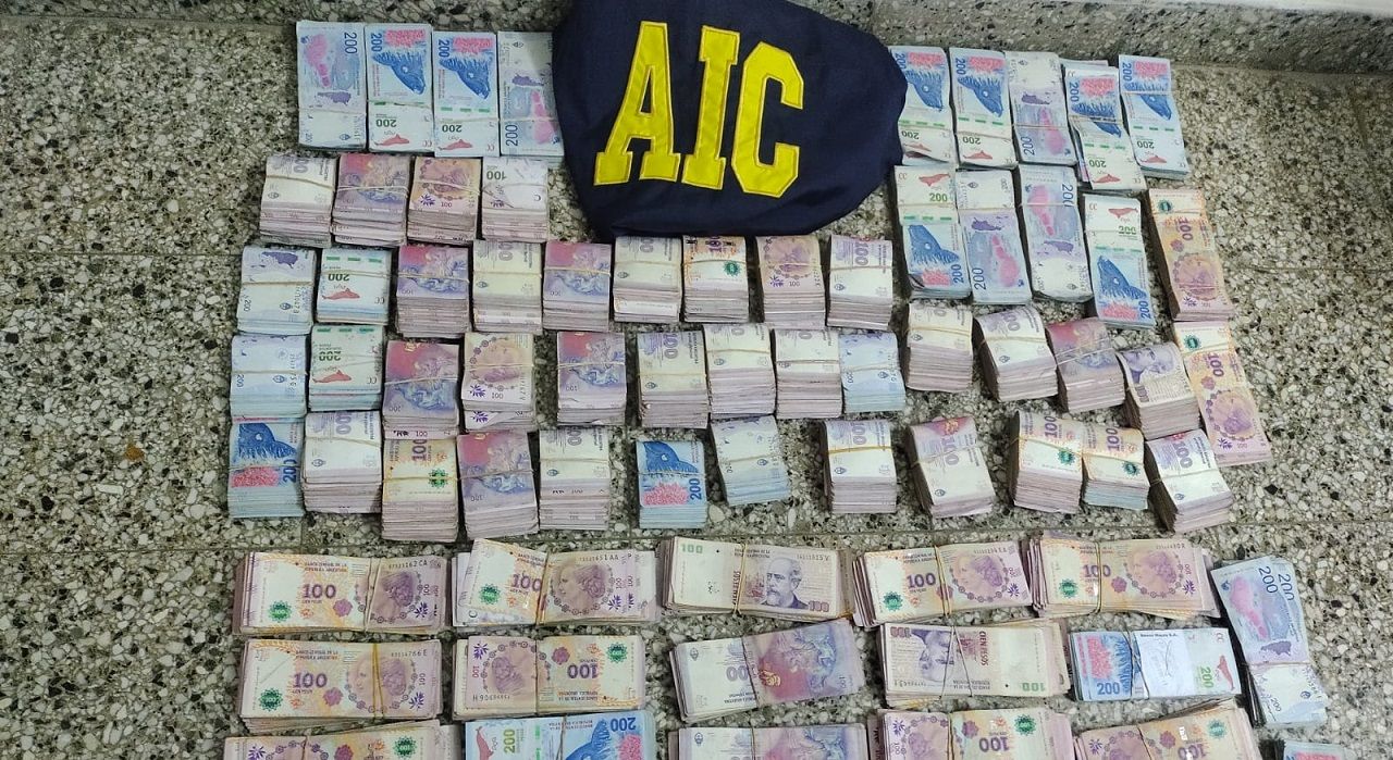 Secuestraron un millón de pesos en un operativo en la intersección de las rutas 33 y 7