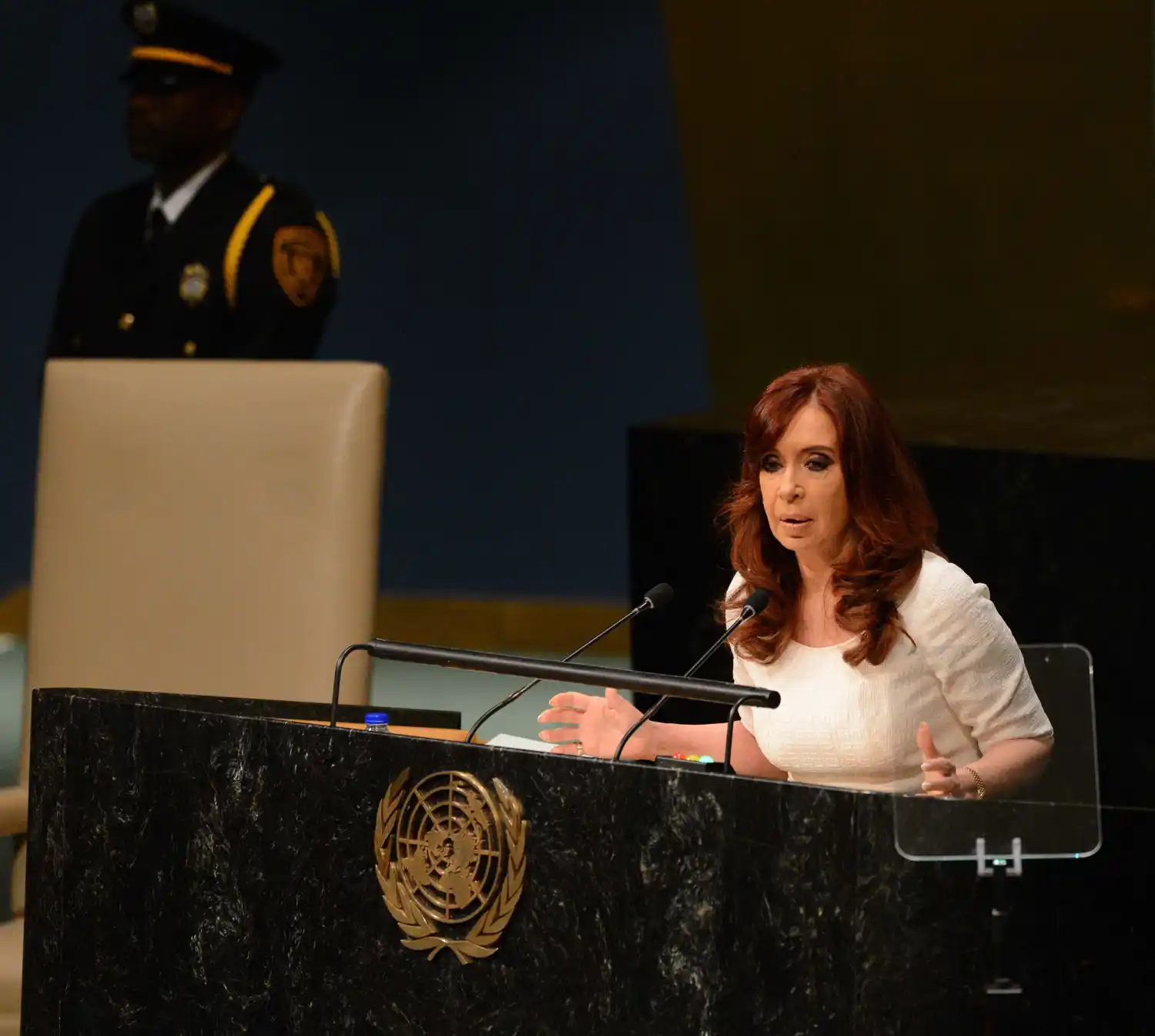 Cristina regresó al país tras exponer ante la Asamblea de la ONU