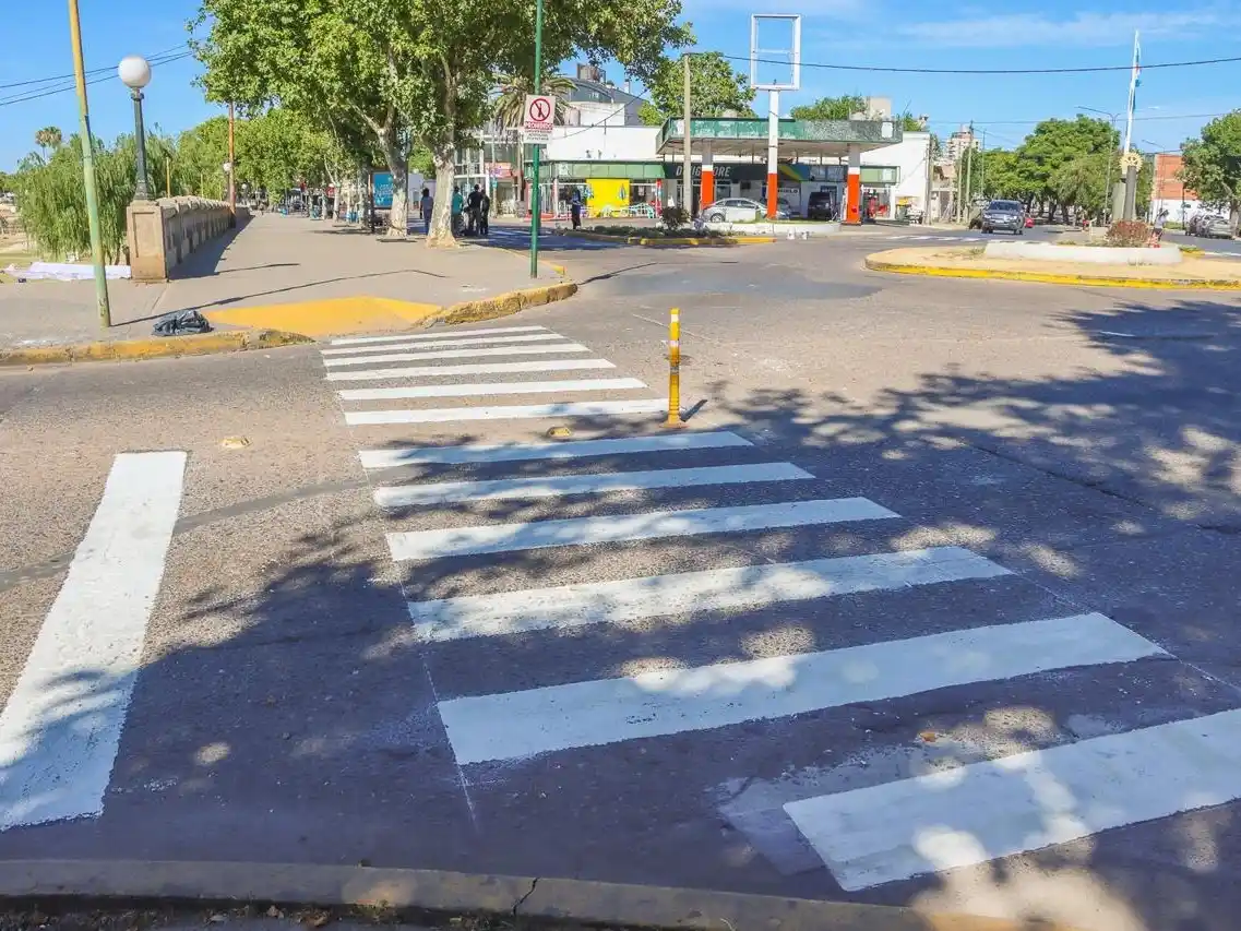 Comenzó la segunda etapa del pintado de sendas peatonales y demarcaciones viales