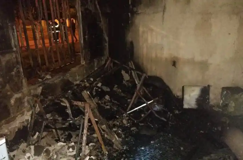 Un nene de 2 años está grave tras un devastador incendio