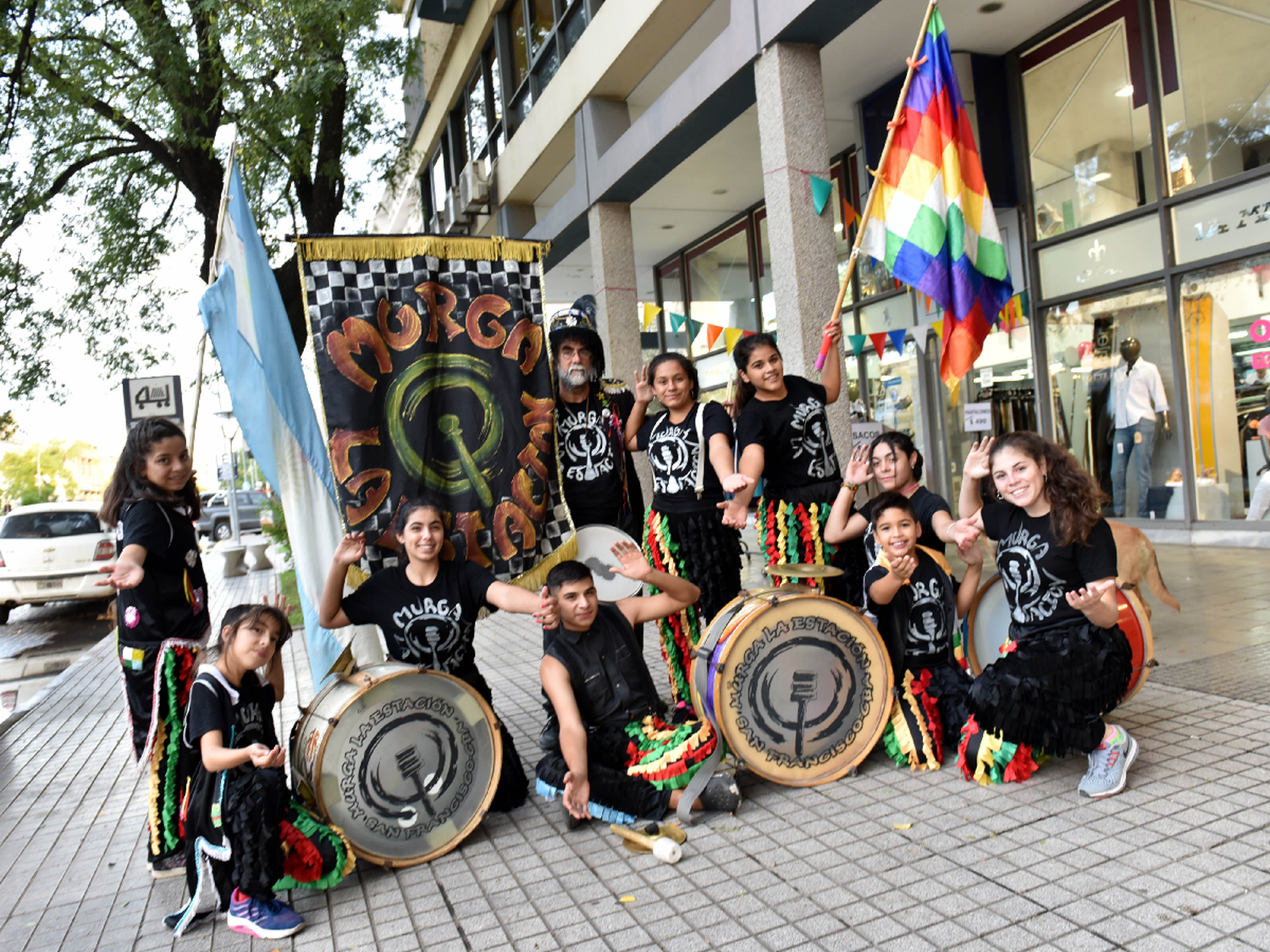 Murgas, comparsas y música encenderán la fiesta esta noche en barrio Parque