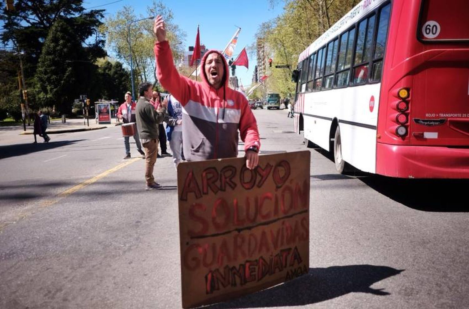 Se profundiza la protesta de guardavidas: "Nos llevan a la violencia"