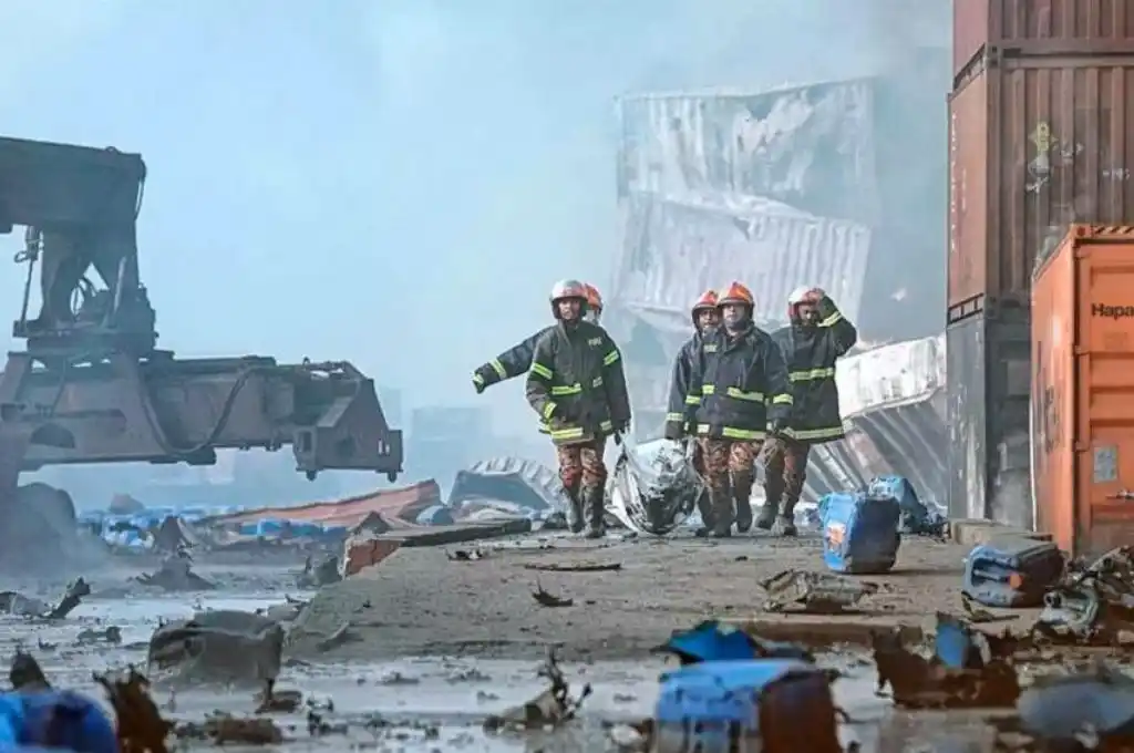 Tragedia en Bangladesh: al menos seis muertos por la explosión en una planta siderúrgica