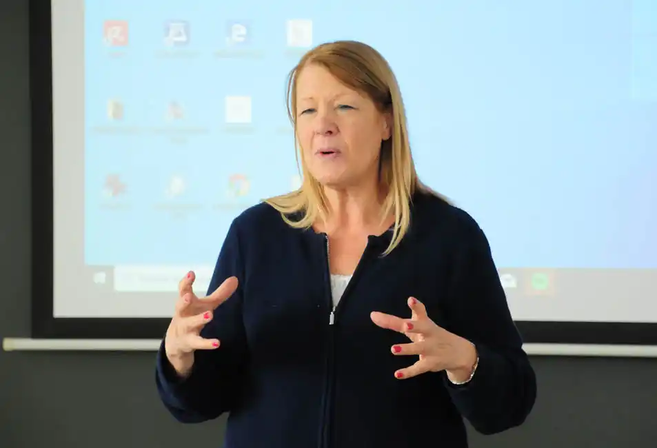 En su paso por Tandil, Stolbizer cuestionó duramente al macrismo y al kirchnerismo