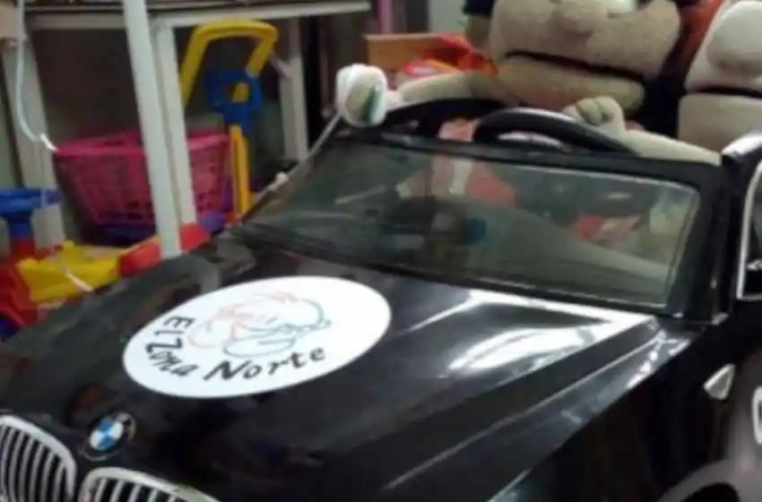 Novedoso sistema: los nenes entran al quirófano en un auto eléctrico