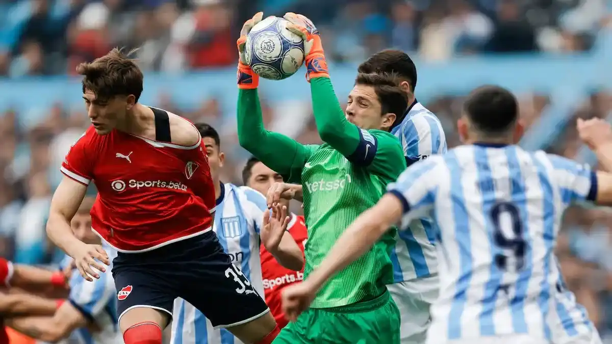 Racing e Independiente empataron 1-1 en el clásico de Avellaneda