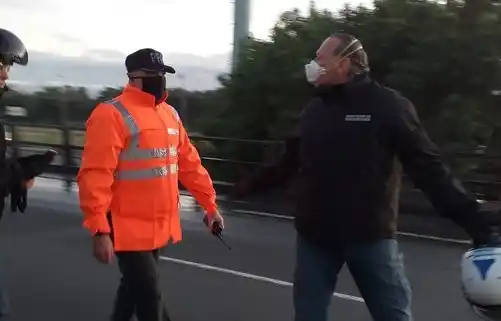 Berni se enojó por el caos en Puente La Noria y discutió a los gritos con el jefe del operativo de la Policía Federal