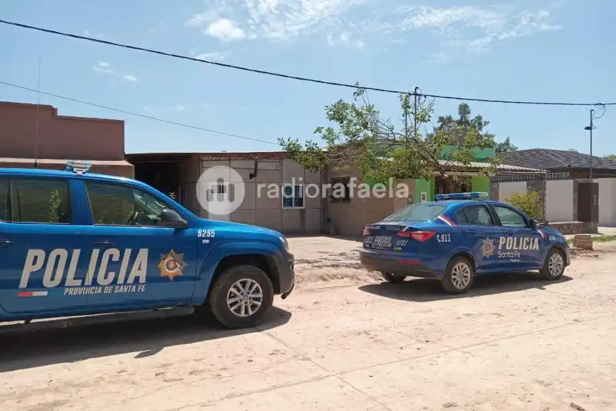 Un hombre fue detenido por vecinos luego de salir de una casa ajena y llevarse algo que no era suyo