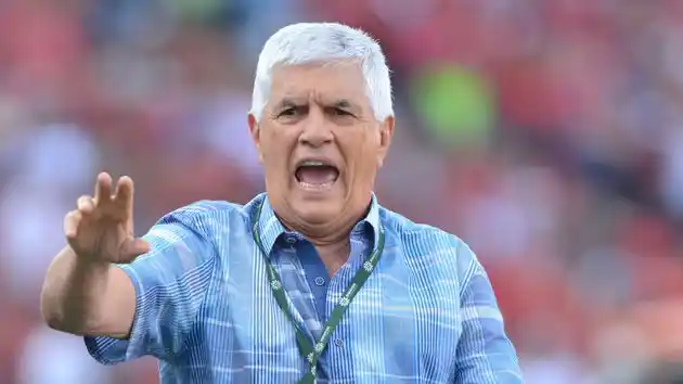 El DT de Colón sigue dando que hablar