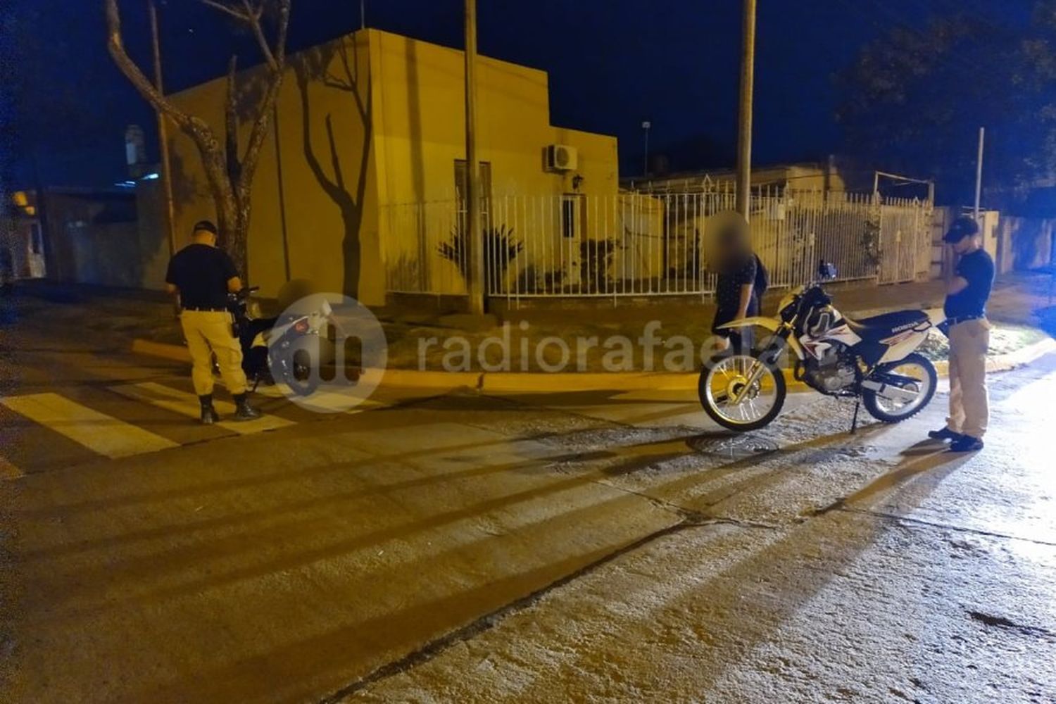 Dos motociclistas chocaron en plena madrugada 