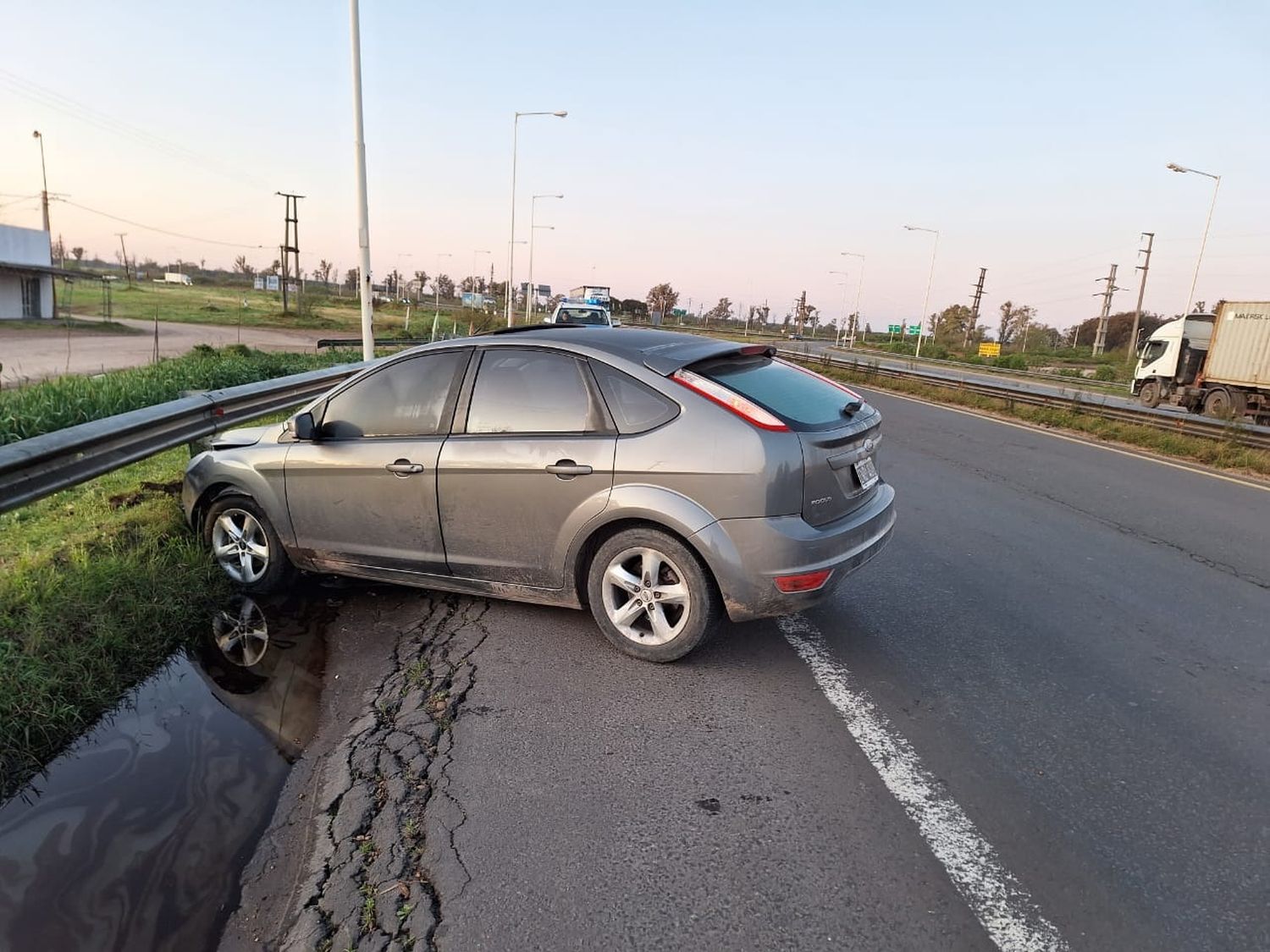 Un viajante despistó con su automóvil en la autovía Artigas