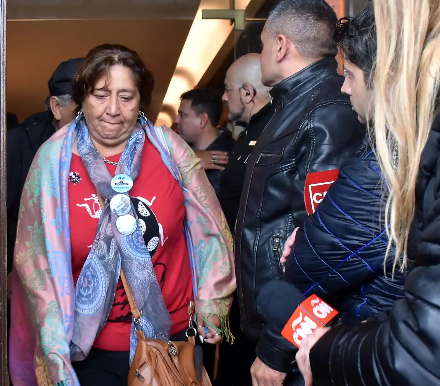 , los familiares de los tripulantes buscan que refloten el submarino 