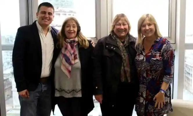 Giordano, junto a las responsables del Hogar y la diputada Álvarez Rodríguez. 