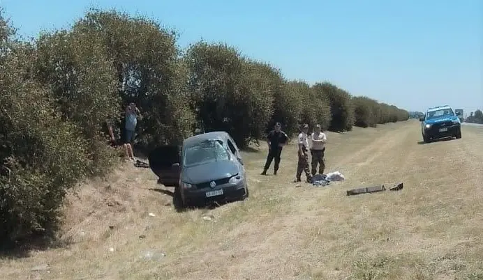 Despistó un automóvil en ruta 9 y volcó: sus ocupantes resultaron ilesos