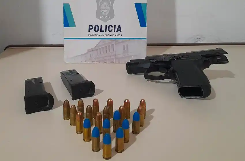 Quiso recuperar a su ex pareja a la fuerza: rompió la puerta y lo detuvieron con armas
