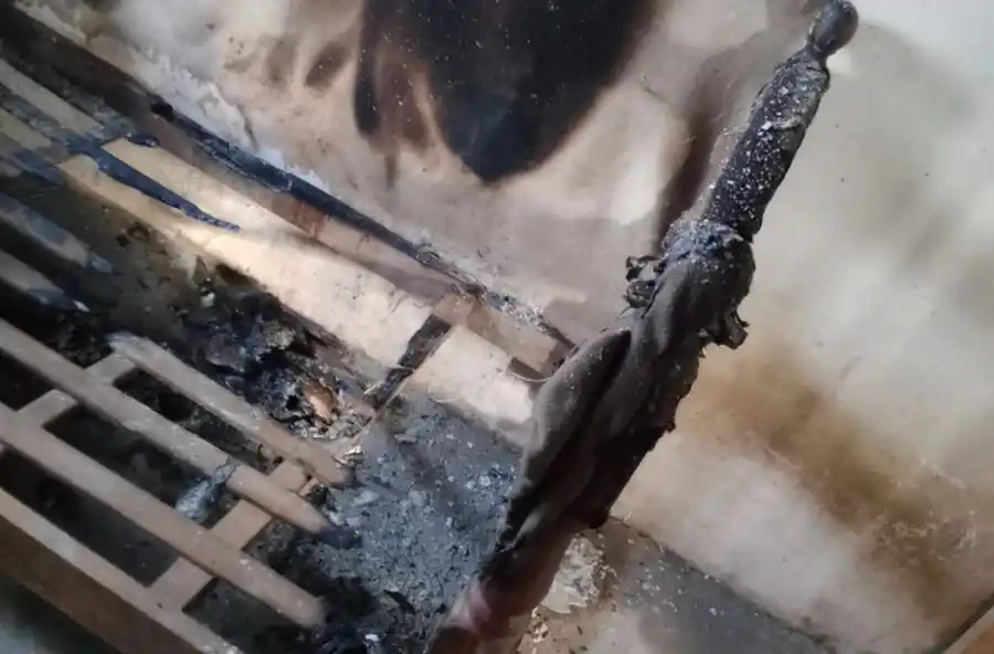 Dos puesteros y sus familias sufrieron a manos de un intruso que intentó quemar sus casas en el campo