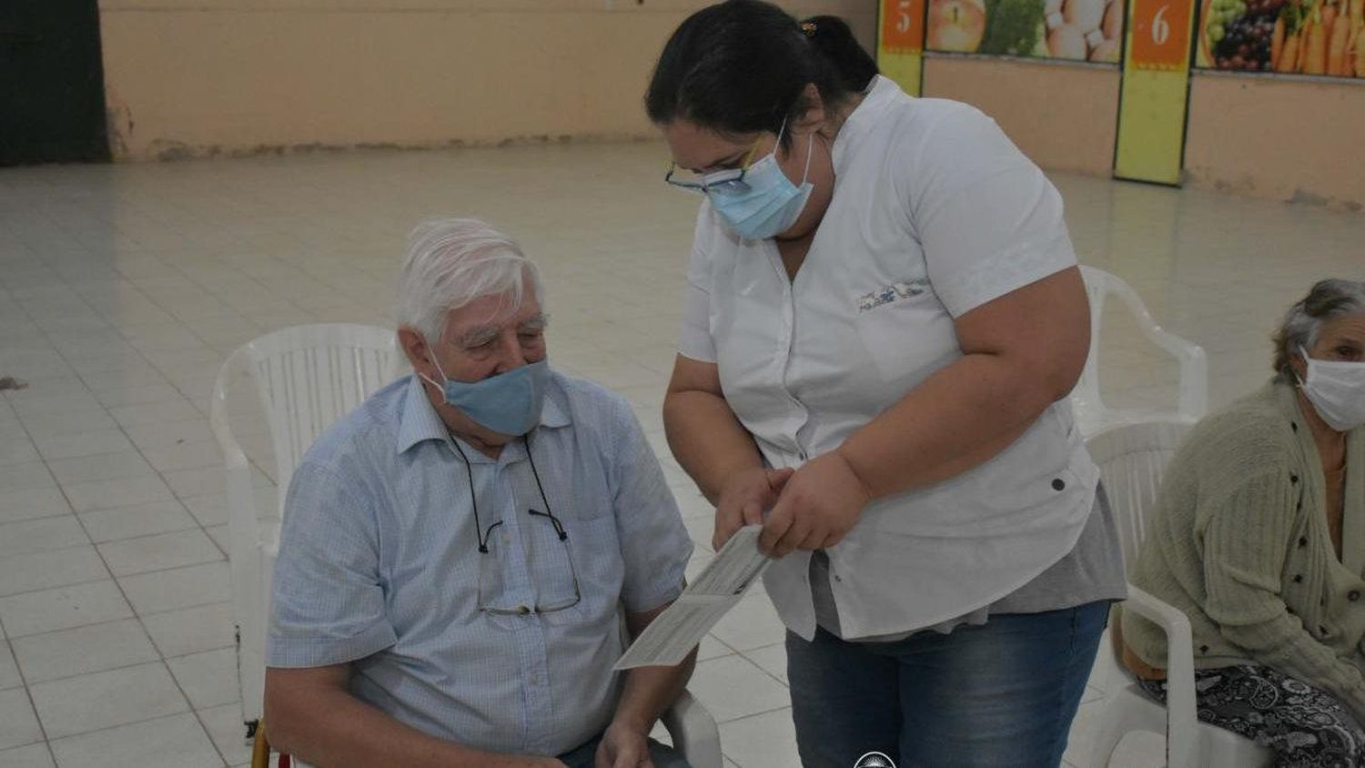 Hoy se vacunará a todas los adultos mayores de 80 años