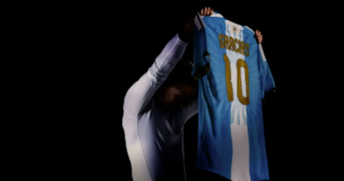 La empresa que fabrica camisetas de la Selección, River y Boca suspendió trabajadores por la caída de ventas
