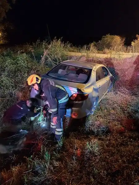 Un auto volcó en Ruta 11