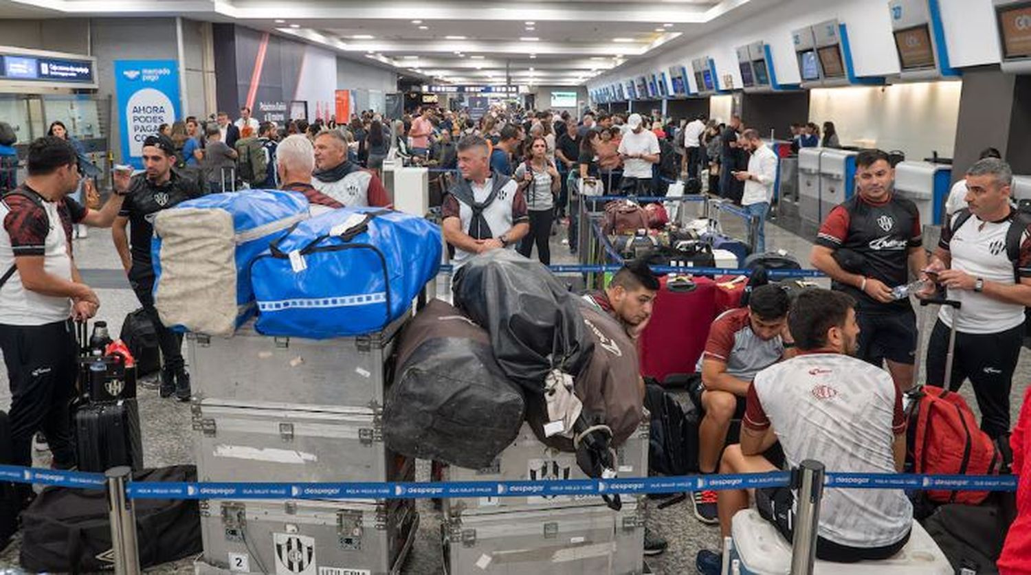 Ultimátum del Gobierno a los gremios por Aerolíneas: el viernes deberán presentar una propuesta o cierra la empresa