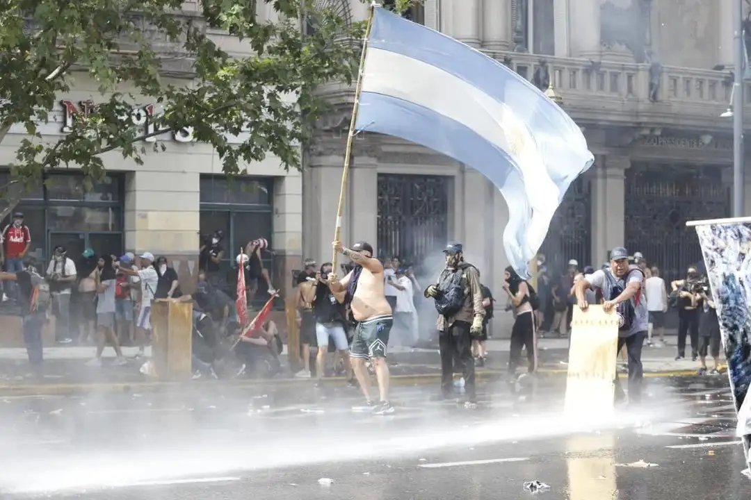 Por los disturbios hubo 11 detenidos y 40 personas demoradas, de acuerdo con información de la Policía de la Ciudad.