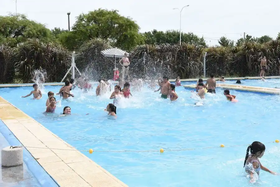 Verano en la Colonia: Comienza una nueva edición de "Todos al Agua"