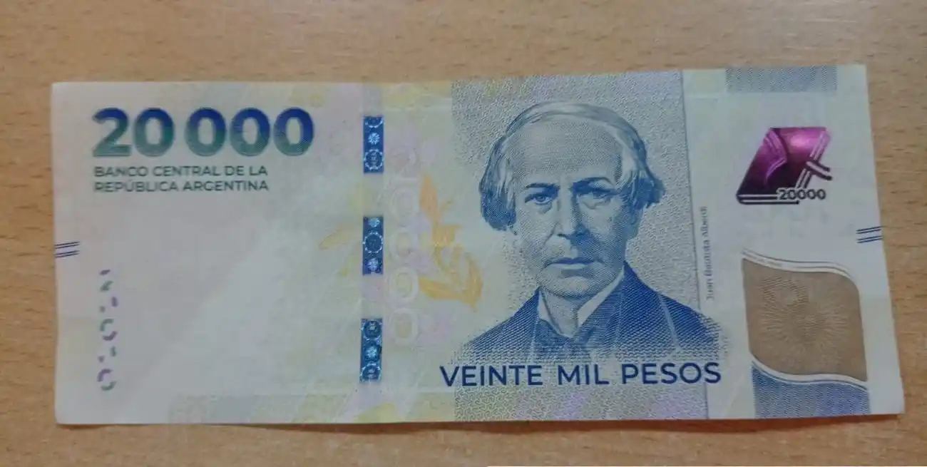 El billete rinde homenaje a Juan Bautista Alberdi.