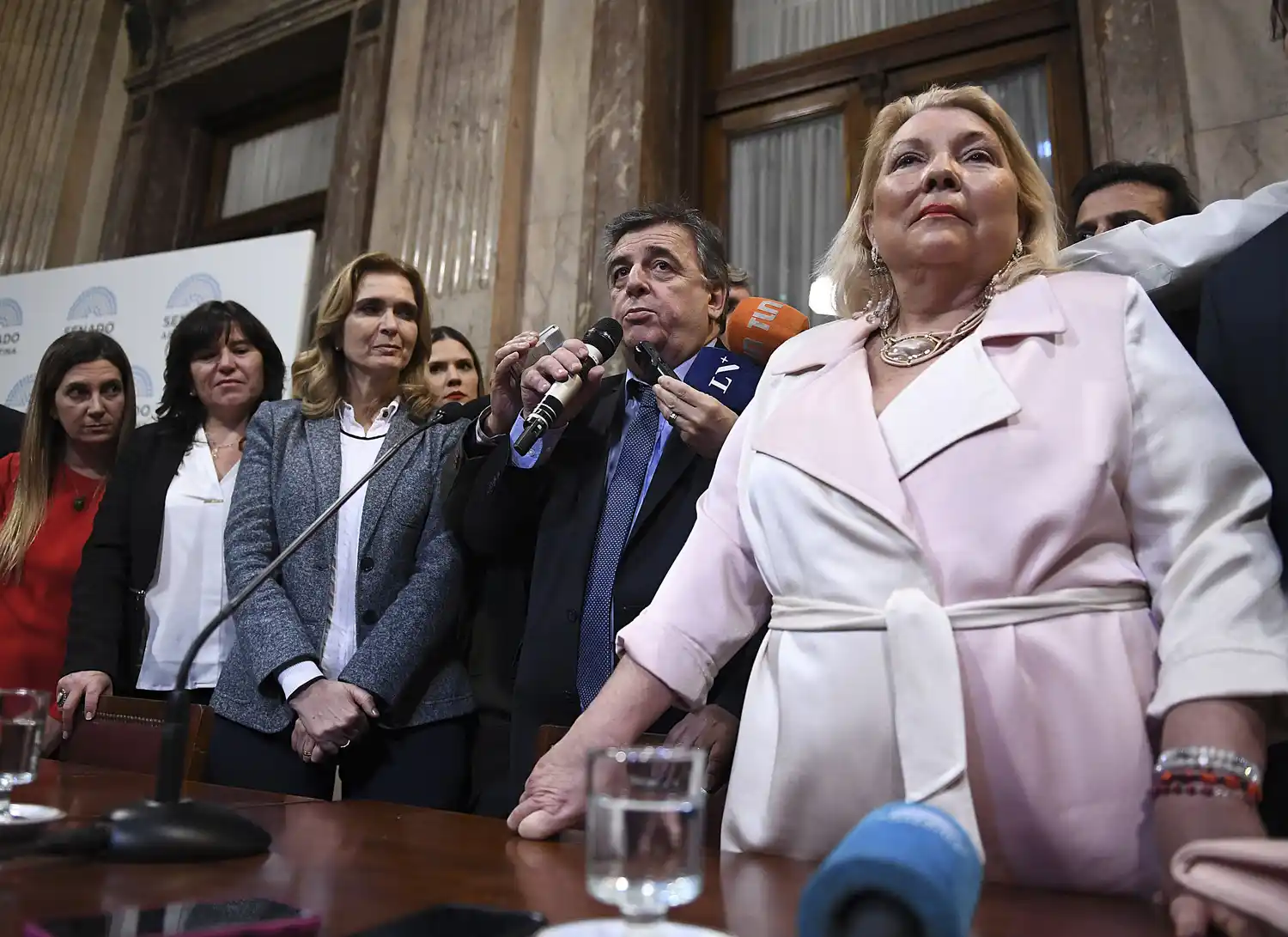 La oposición negó el quórum y Carrió no pudo asumir al frente de una bicameral