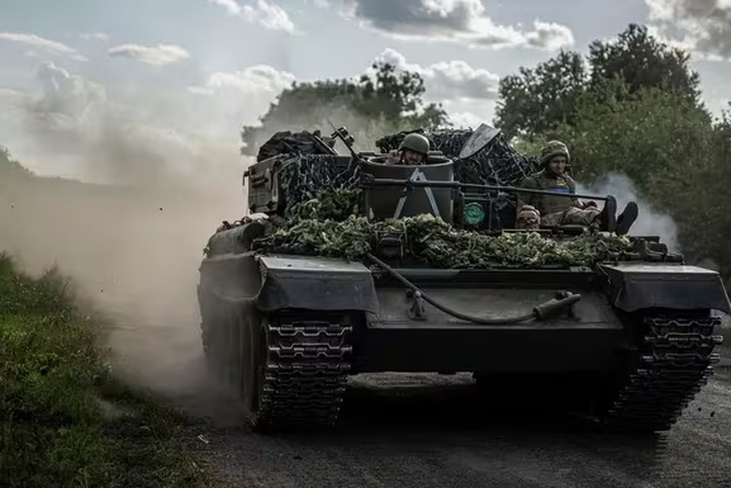 Vladimir Putin vacía la frontera para tratar de contener la incursión de Ucrania en las regiones de Kursk y Belgorod