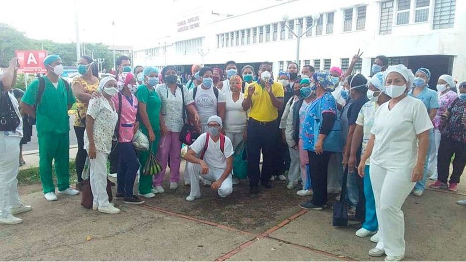 Con un   tapabocas semanal, médicos y enfermeras del hospital Ruiz y Páez de Bolívar enfrentan el COVID-19